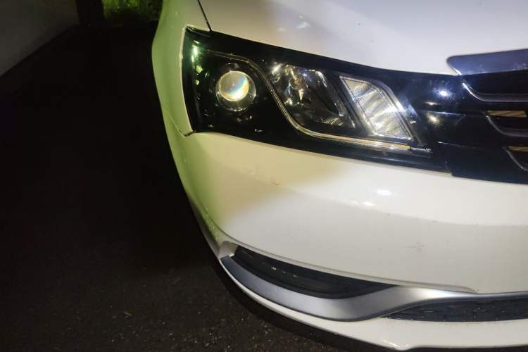 Used Geely Auto Emgrand 2014 Sedan 1.5L Manual Fashion Edition Right Front Headlight