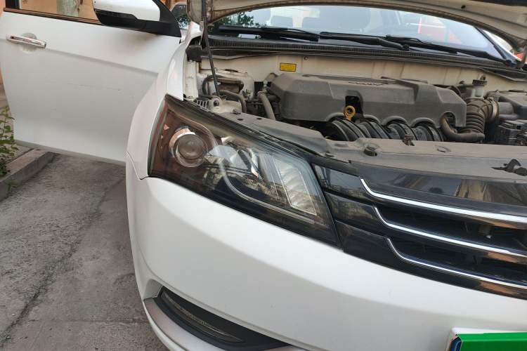 Used Geely Auto Emgrand 2014 Hatchback 1.5L Manual Elite Model Right Front Headlight