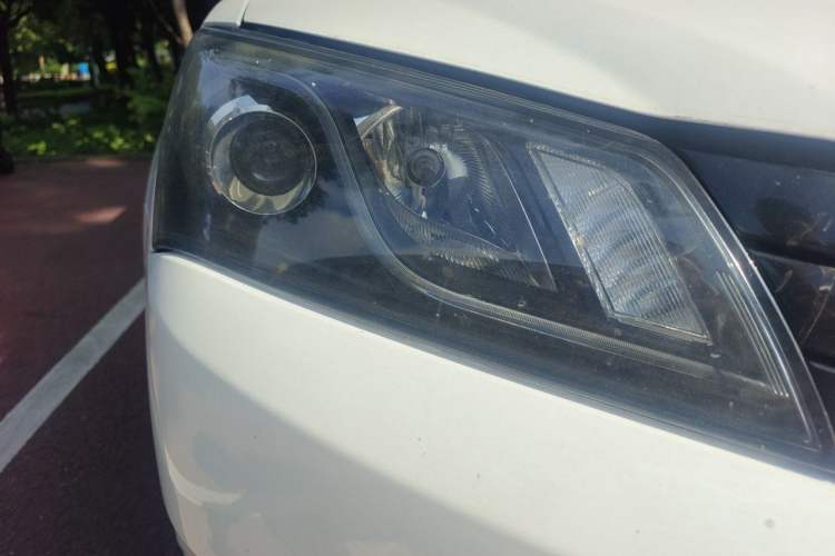 Used Geely Auto Emgrand 2014 Sedan 1.3T Manual Elite Model Right Front Headlight