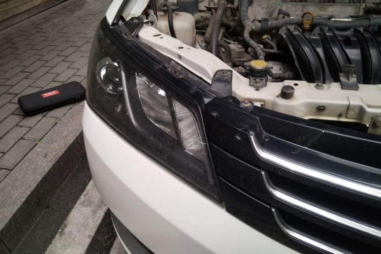 Used Geely Auto Emgrand 2014 Sedan 1.5L Manual Fashion Edition Right Front Headlight