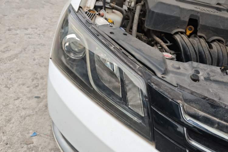 Used Geely Auto Emgrand 2014 Sedan 1.5L Manual Elite Model Right Front Headlight