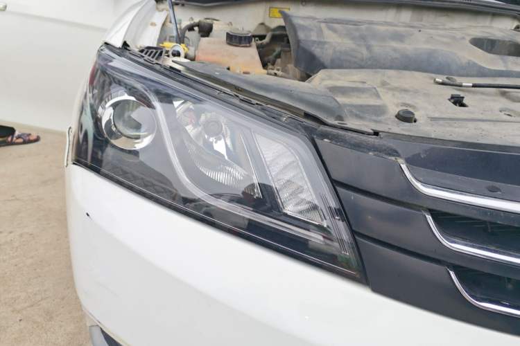 Used Geely Auto Emgrand 2014 Sedan 1.3T Manual Luxury Model Right Front Headlight