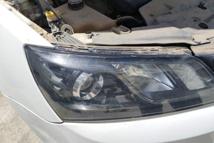 Used Geely Auto Emgrand 2014 Sedan 1.3T Manual Luxury Model Right Front Headlight