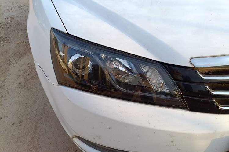 Used Geely Auto Emgrand 2014 Sedan 1.5L Manual Fashion Edition Right Front Headlight