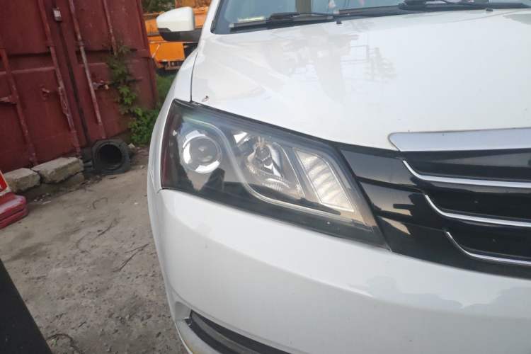 Used Geely Auto Emgrand 2014 Sedan 1.5L Manual Elite Model Right Front Headlight