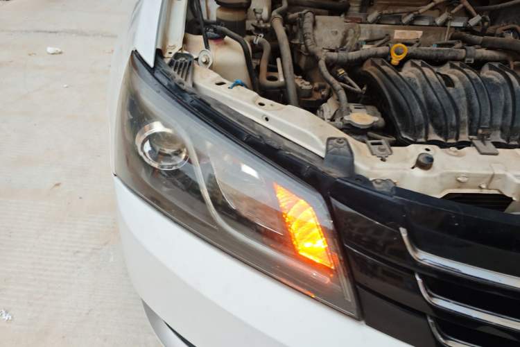 Used Geely Auto Emgrand 2014 Sedan 1.5L Manual Fashion Edition Right Front Headlight