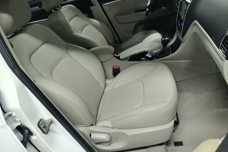 Used Geely Auto Emgrand 2014 Sedan 1.5L CVT Elite Model Right Front Seat