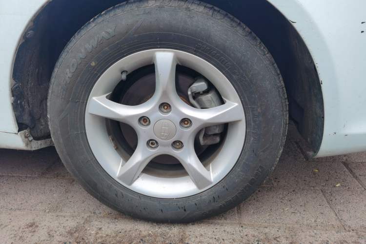 Used Geely Auto Emgrand 2014 Hatchback 1.5L Manual Fashion Edition Right Front Wheel Hub
