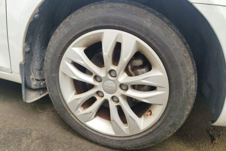 Used Geely Auto Emgrand 2014 Sedan 1.5L CVT Elite Model Right Front Wheel Hub