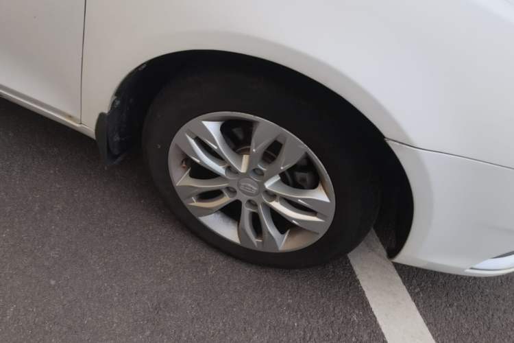 Used Geely Auto Emgrand 2014 Sedan 1.5L Manual Elite Model Right Front Wheel Hub