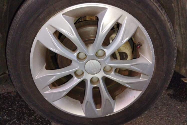 Used Geely Auto Emgrand 2014 Sedan 1.5L Manual Elite Model Right Front Wheel Hub