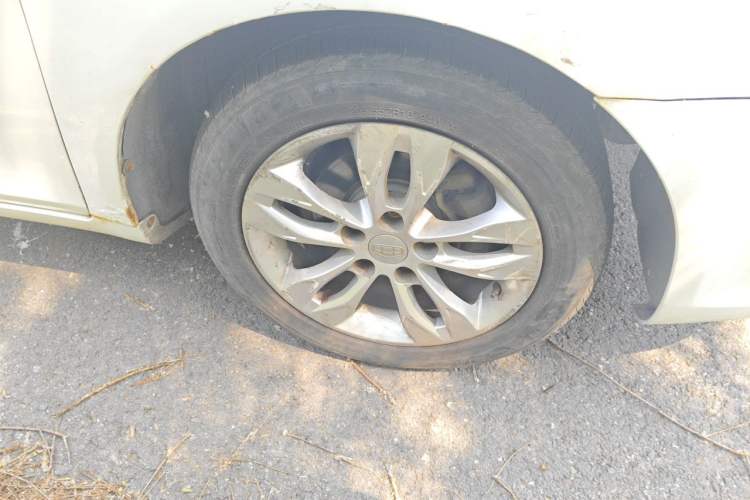 Used Geely Auto Emgrand 2014 Sedan 1.3T Manual Elite Model Right Front Wheel Hub