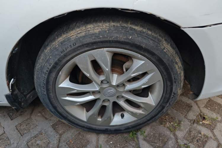Used Geely Auto Emgrand 2014 Sedan 1.5L CVT Elite Model Right Front Wheel Hub