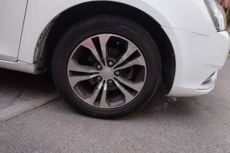 Used Geely Auto Emgrand 2014 Hatchback 1.5L Manual Elite Model Right Front Wheel Hub