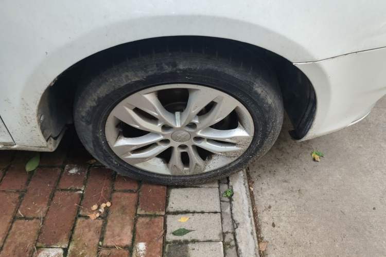 Used Geely Auto Emgrand 2014 Sedan 1.5L Manual Elite Model Right Front Wheel Hub