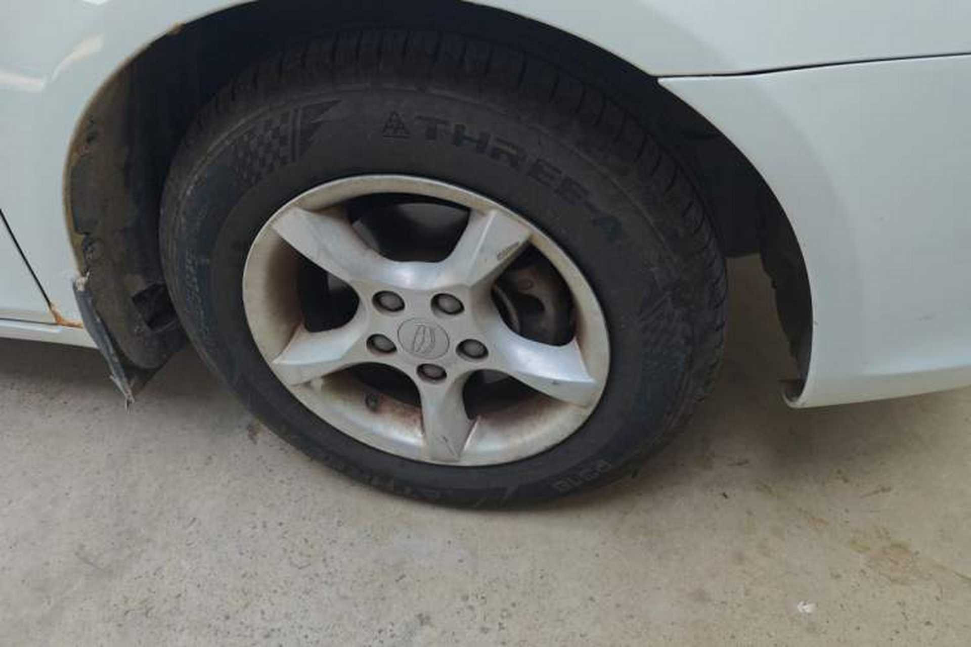 Used Geely Auto Emgrand 2014 Sedan 1.5L Manual Fashion Edition Right Front Wheel Hub