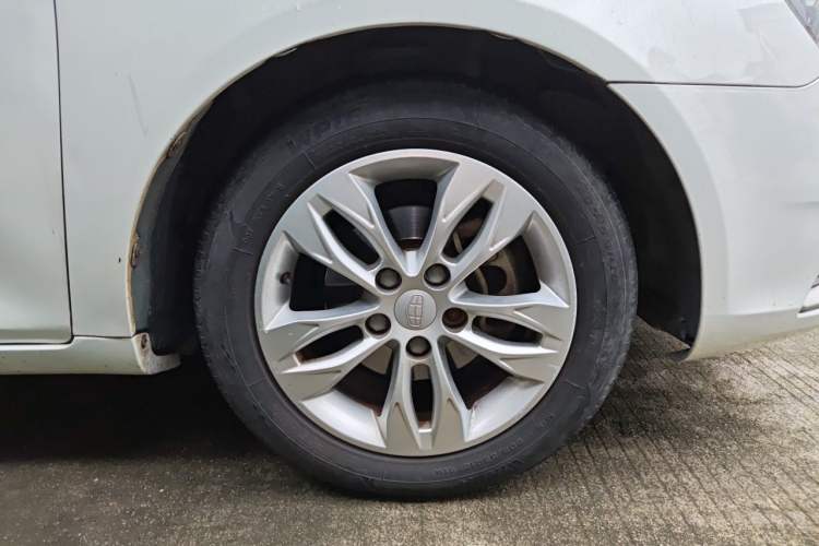 Used Geely Auto Emgrand 2014 Sedan 1.3T CVT Prestige Model Right Front Wheel Hub