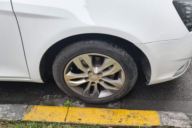 Used Geely Auto Emgrand 2014 Sedan 1.5L Manual Elite Model Right Front Wheel Hub
