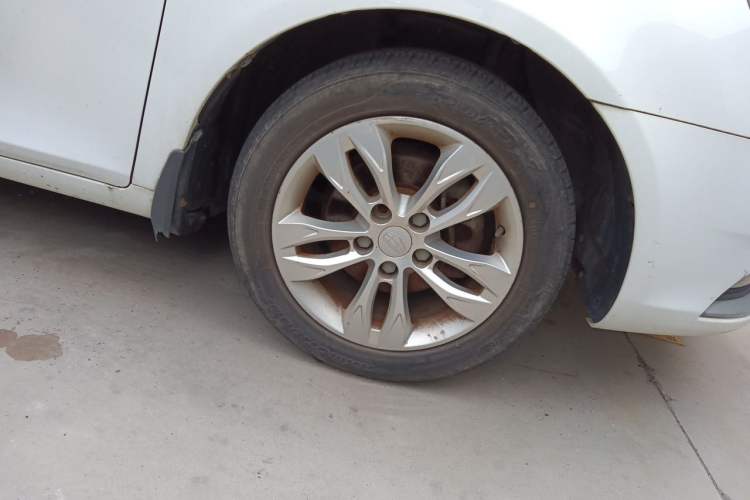 Used Geely Auto Emgrand 2014 Sedan 1.3T Manual Elite Model Right Front Wheel Hub