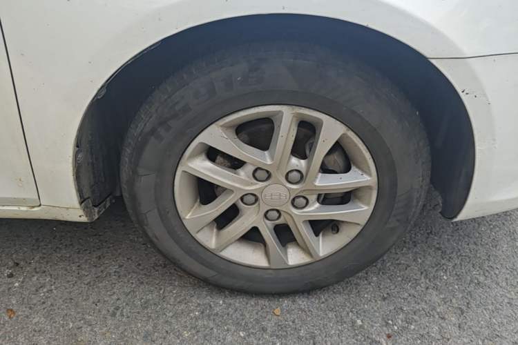 Used Geely Auto Emgrand 2014 Sedan 1.5L CVT Elite Model Right Front Wheel Hub