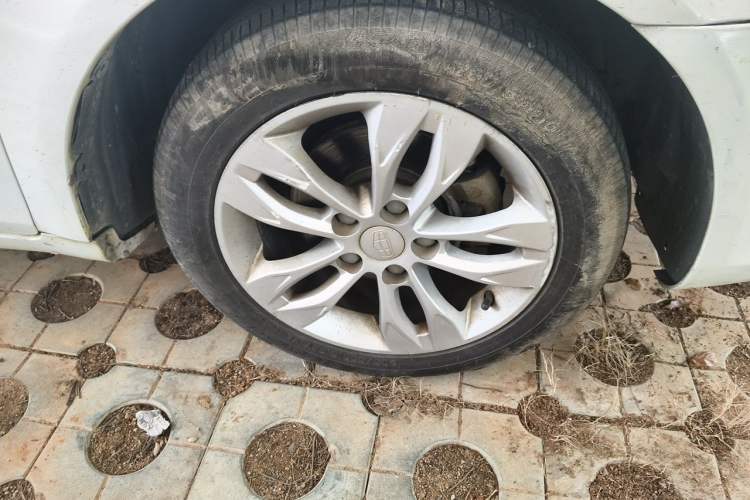 Used Geely Auto Emgrand 2014 Sedan 1.5L Manual Elite Model Right Front Wheel Hub
