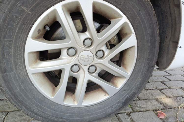 Used Geely Auto Emgrand 2014 Hatchback 1.5L Manual Fashion Edition Right Front Wheel Hub