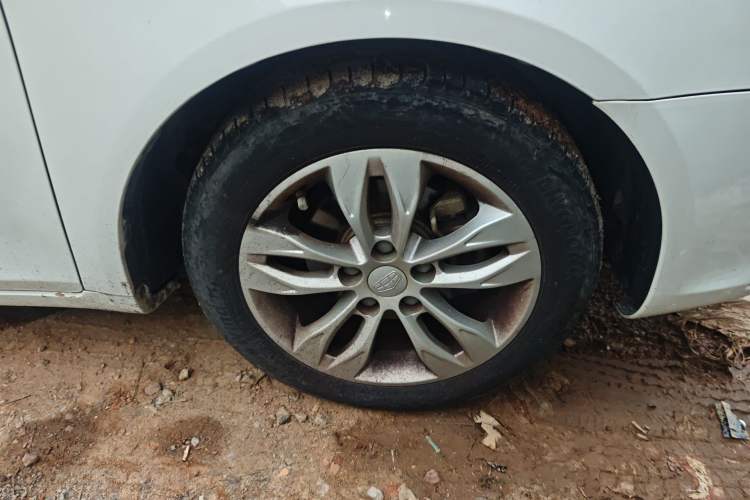 Used Geely Auto Emgrand 2014 Sedan 1.3T Manual Luxury Model Right Front Wheel Hub