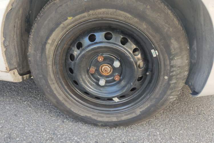 Used Geely Auto Emgrand 2014 Sedan 1.5L Manual Elite Model Right Front Wheel Hub