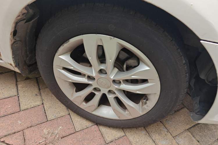 Used Geely Auto Emgrand 2014 Sedan 1.3T CVT Prestige Model Right Front Wheel Hub