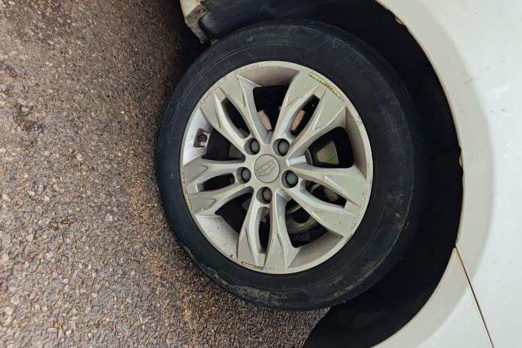 Used Geely Auto Emgrand 2014 Sedan 1.3T CVT Prestige Model Right Front Wheel Hub