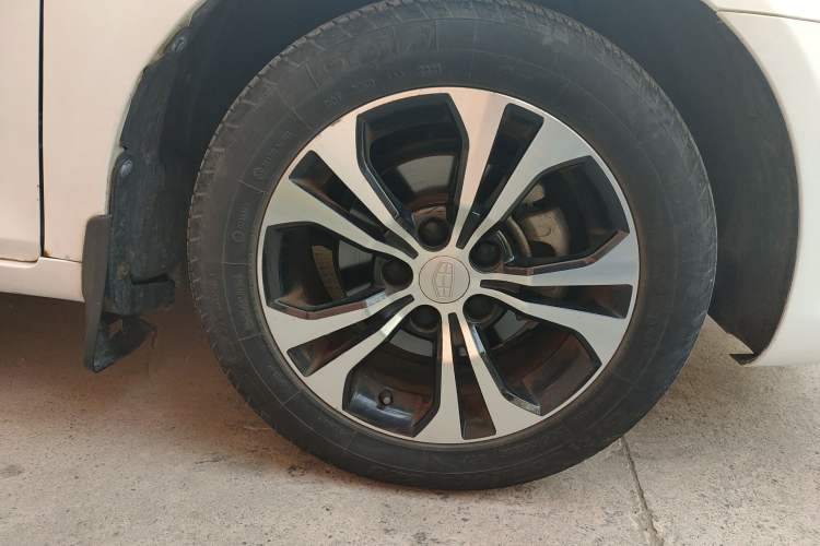 Used Geely Auto Emgrand 2014 Hatchback 1.5L Manual Elite Model Right Front Wheel Hub