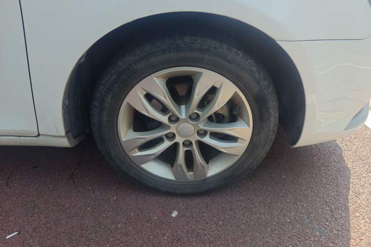 Used Geely Auto Emgrand 2014 Sedan 1.3T Manual Elite Model Right Front Wheel Hub