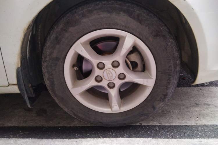 Used Geely Auto Emgrand 2014 Sedan 1.5L Manual Fashion Edition Right Front Wheel Hub