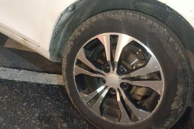 Used Geely Auto Emgrand 2014 Hatchback 1.5L Manual Elite Model Right Front Wheel Hub