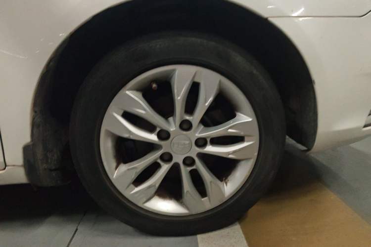 Used Geely Auto Emgrand 2014 Sedan 1.5L Manual Elite Model Right Front Wheel Hub