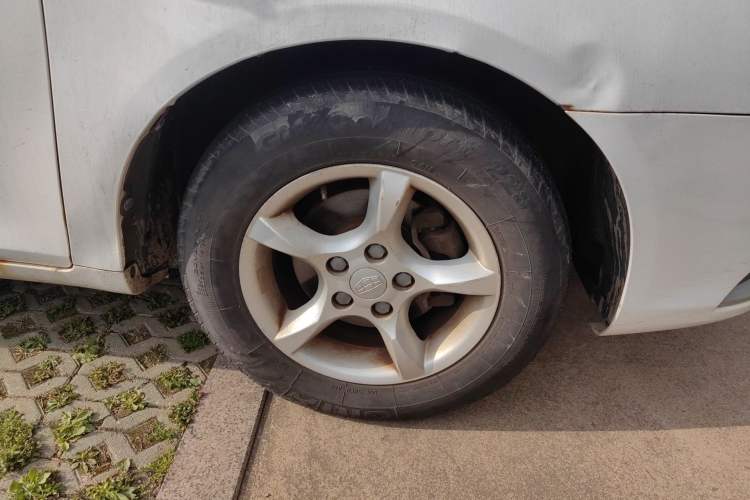 Used Geely Auto Emgrand 2014 Sedan 1.5L Manual Fashion Edition Right Front Wheel Hub