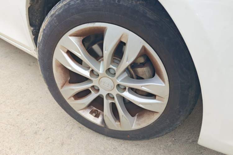 Used Geely Auto Emgrand 2014 Sedan 1.3T Manual Luxury Model Right Front Wheel Hub