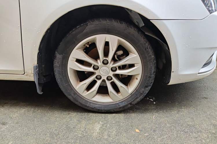 Used Geely Auto Emgrand 2014 Sedan 1.3T CVT Prestige Model Right Front Wheel Hub