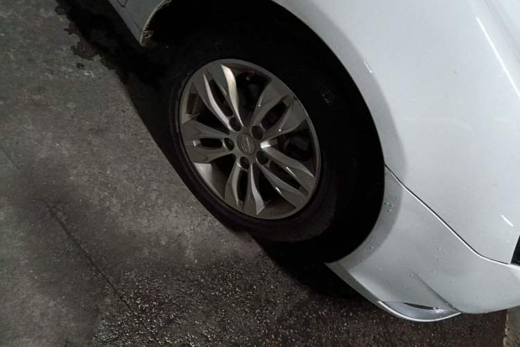 Used Geely Auto Emgrand 2014 Sedan 1.3T CVT Prestige Model Right Front Wheel Hub