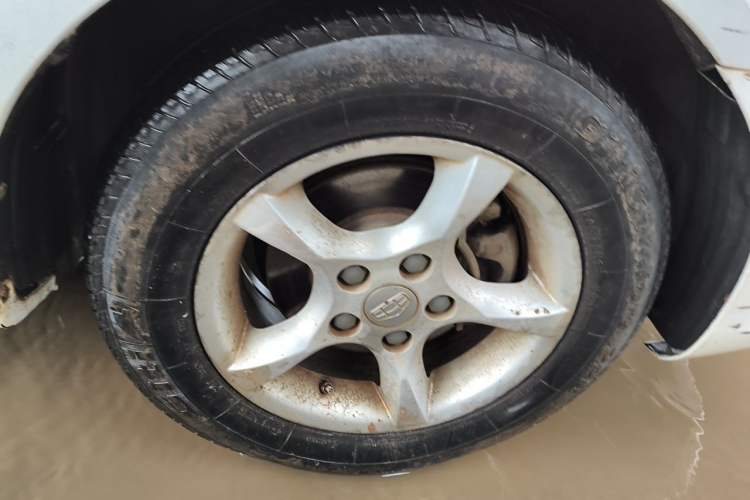 Used Geely Auto Emgrand 2014 Sedan 1.5L Manual Fashion Edition Right Front Wheel Hub