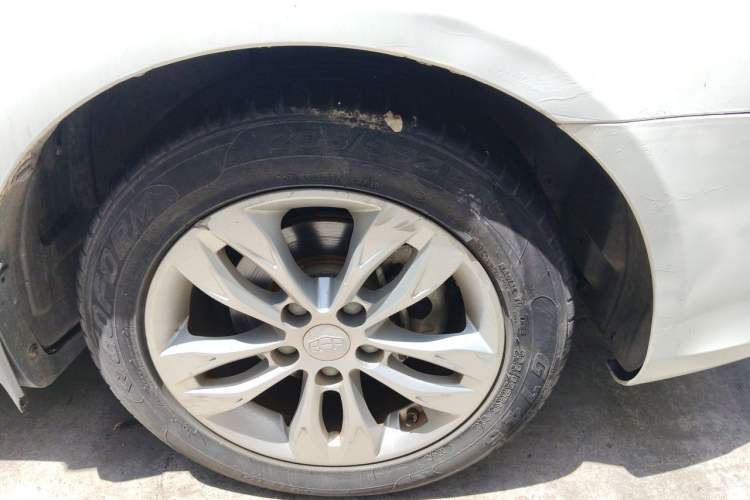Used Geely Auto Emgrand 2014 Sedan 1.3T Manual Luxury Model Right Front Wheel Hub