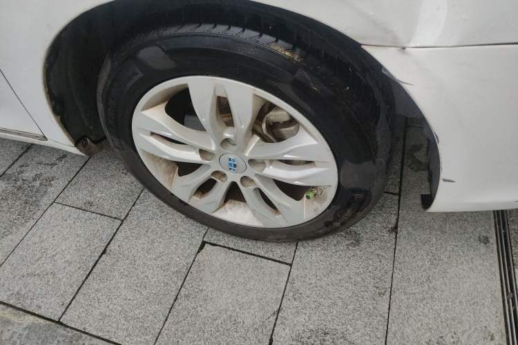 Used Geely Auto Emgrand 2014 Sedan 1.5L Manual Elite Model Right Front Wheel Hub