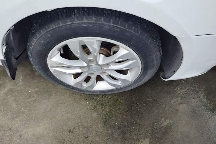 Used Geely Auto Emgrand 2014 Sedan 1.5L Manual Elite Model Right Front Wheel Hub