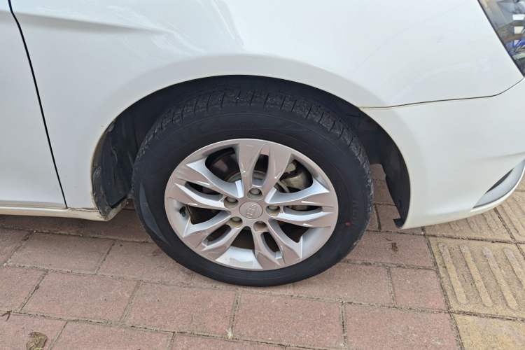 Used Geely Auto Emgrand 2014 Sedan 1.5L CVT Elite Model Right Front Wheel Hub