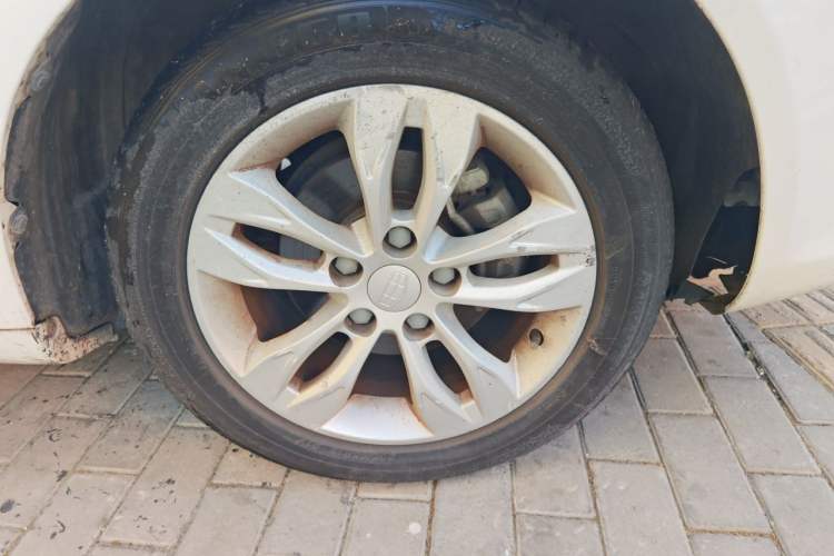 Used Geely Auto Emgrand 2014 Sedan 1.3T CVT Elite Model Right Front Wheel Hub