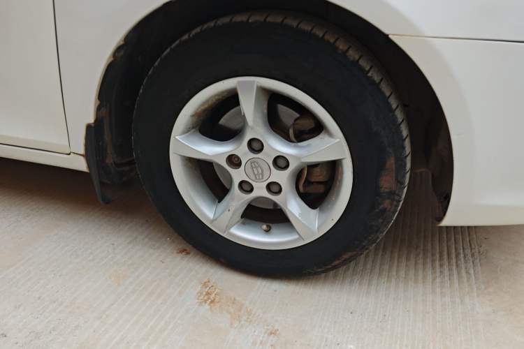 Used Geely Auto Emgrand 2014 Sedan 1.5L Manual Fashion Edition Right Front Wheel Hub