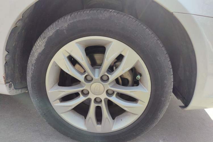Used Geely Auto Emgrand 2014 Sedan 1.5L Manual Elite Model Right Front Wheel Hub