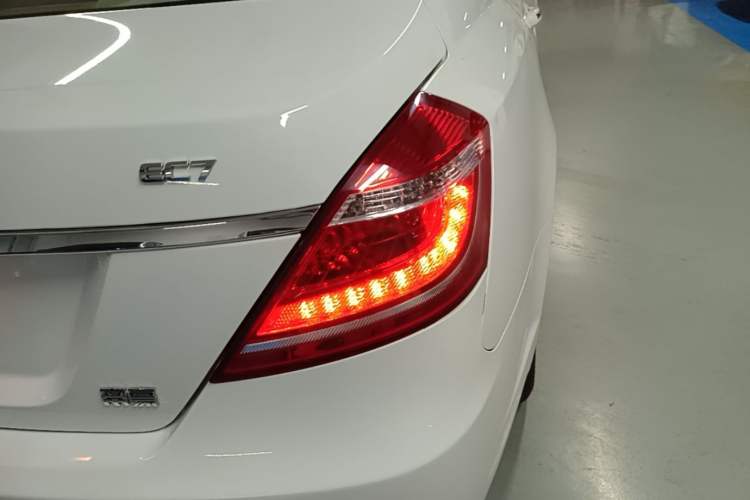 Used Geely Auto Emgrand 2014 Sedan 1.5L CVT Elite Model Right Rear Taillight