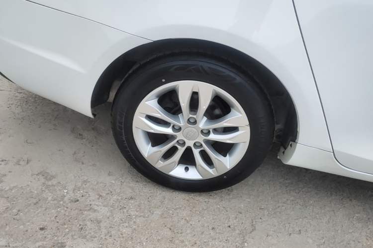 Used Geely Auto Emgrand 2014 Sedan 1.5L CVT Elite Model Right Rear Wheel Hub