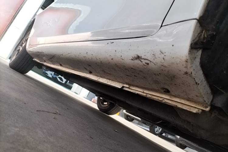 Used Geely Auto Emgrand 2014 Hatchback 1.5L Manual Elite Model Right Side Sill